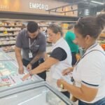 vigilancia em saude orienta comerciantes e consumidores sobre qualidade do pescado vigilancia sanitaria visita estabelecimentos e orienta sobre qualidade do pescado foto divulgacao