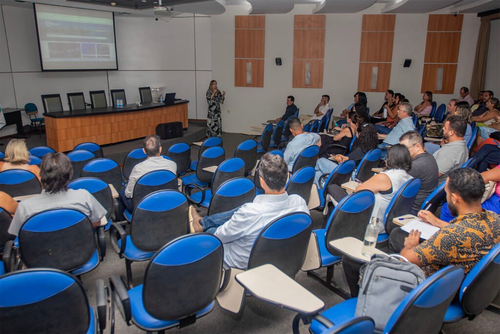 reunião apresenta novo portal de planejamento no passo municipal. macaé/rj.