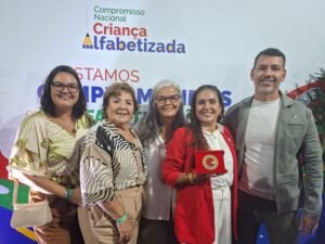 rio das ostras celebra selo ouro do compromisso nacional com a alfabetizacao crianca lafabetizada