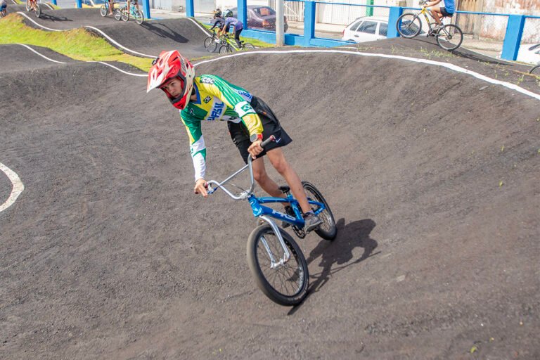 inauguração da pista de bicicross no bairro parque aeroporto. macaé/rj.