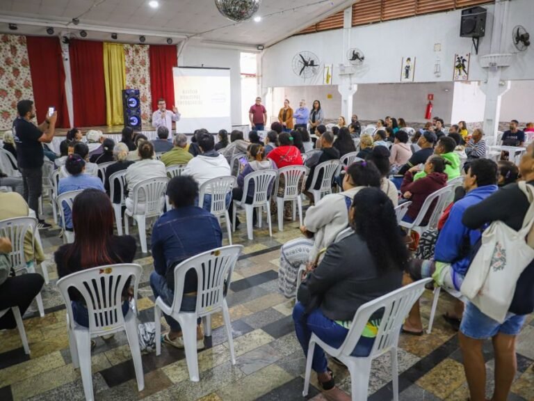 centenas de familias recebem auxilio emergencial em rio das ostras 1 foto akilla ribeiro 900x675