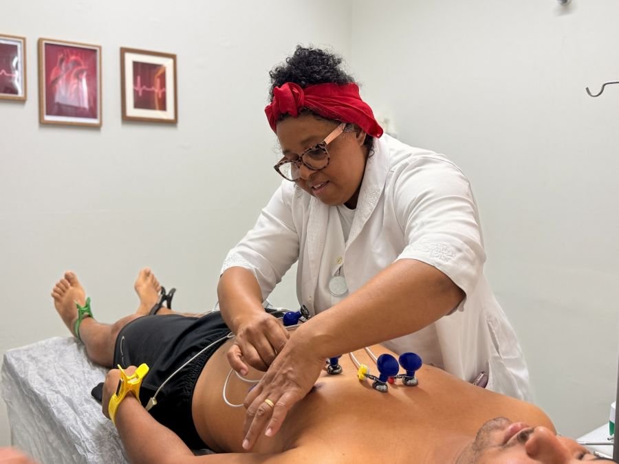 prefeitura amplia a oferta de eletrocardiograma alem de dar mais conforto ao paciente a nova sala de ecocardiograma agiliza atendimento e diagnosticos foto akilla ribeiro