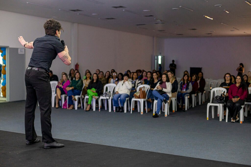 GESTÃO DE PESSOAS ABRE SEMANA DO SERVIDOR COM WORKSHOP DE DIEGO BORGES E CÁTIA GOUVEIA. 1792515759