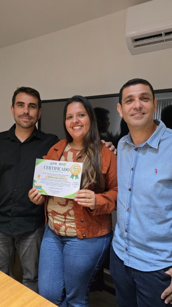 Prefeitura de Iguaba Grande premia projetos pedagógicos inovadores desenvolvidos por professoras da Rede Municipal de Ensino whatsapp image 2026 10 19 at 17.20.263