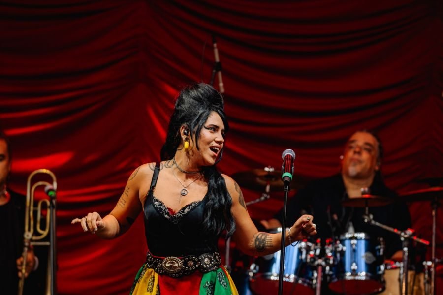 festival de covers reune tributos a grandes nomes da musica o grupo amy reggaehouse dedicado a amy winehouse esta na programacao. foto divulgacao 900x600